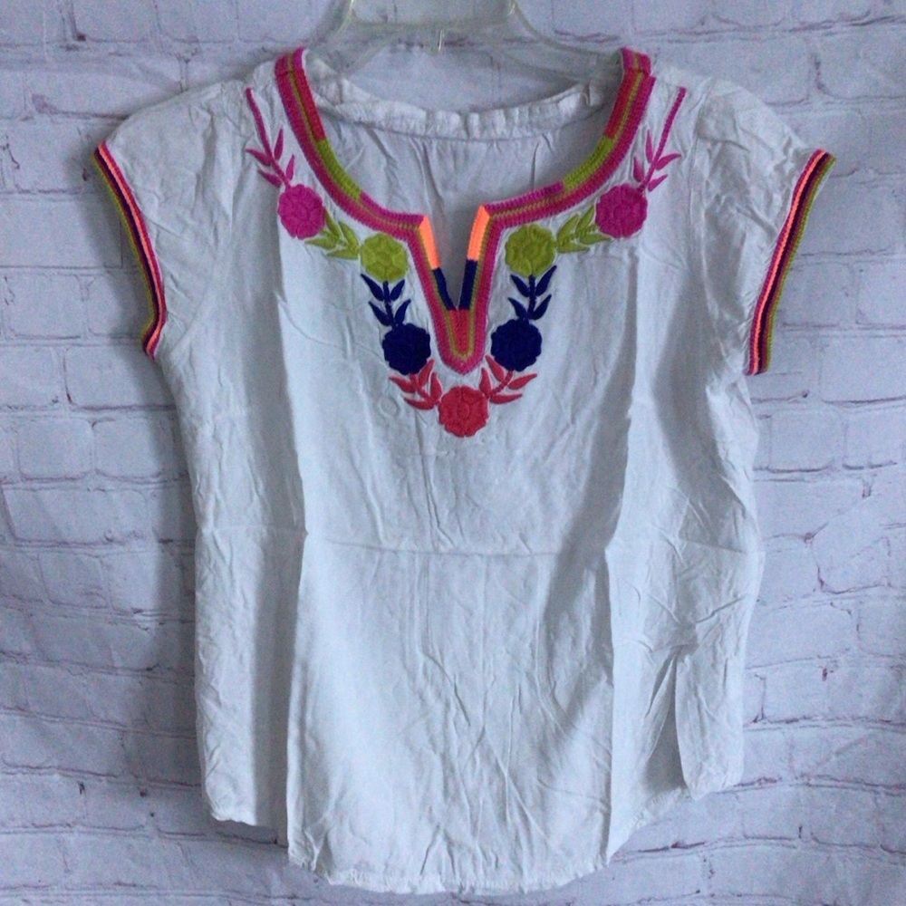 Solitaire Embroidered Floral Short Sleeve White Top